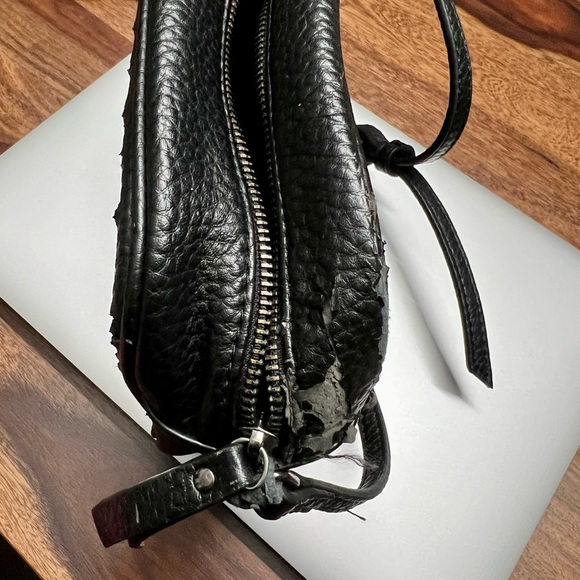 Super Dry sling bag black colour - Picture 6 of 6